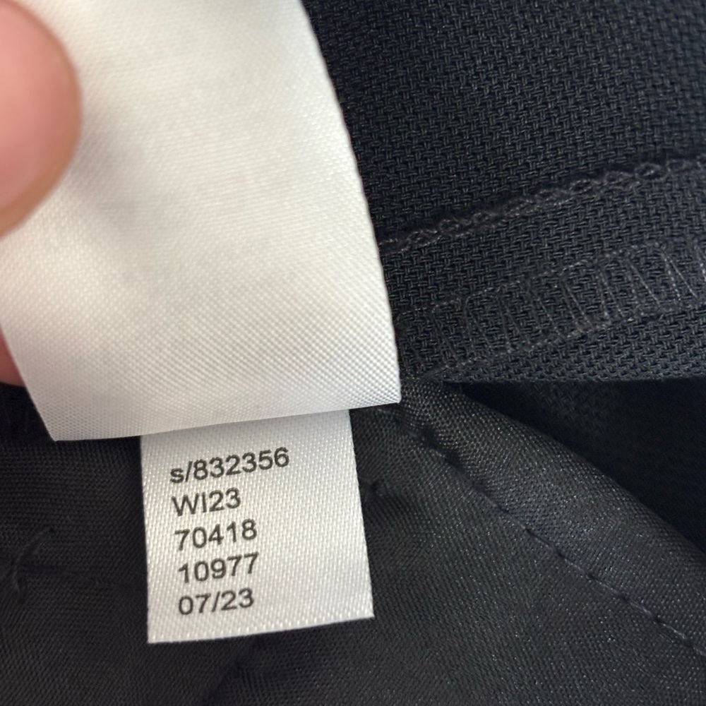 Ann Taylor Wide Leg Crop Pants in Crepe in Black - Size 6 - Picture 7 of 7